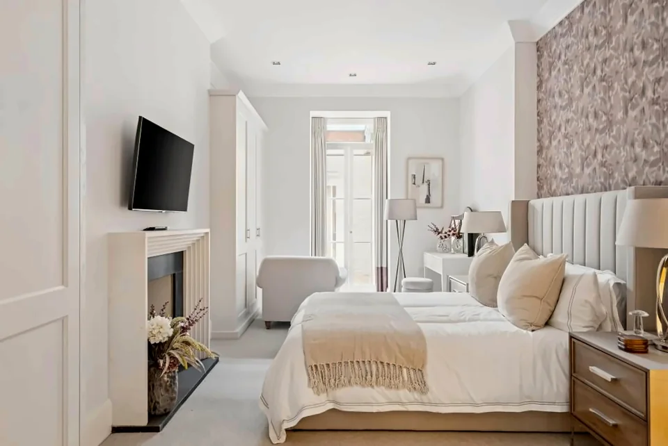 A London flat let to guests travelling from Manchester